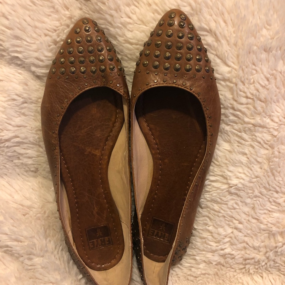Cute pointed toe Frye flats